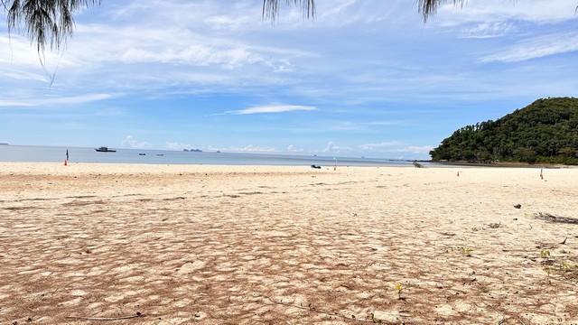 อสังหาเหมาะแก่การลงทุนระยะยาว ขายที่ดินริมหาดสะพลีทรายขาวน้ำใสคราม สวยงามวิวทะเลธรรมชาติสุดสุด ปะทิวใกล้หาดสวยทุ่งวัวแล่น  